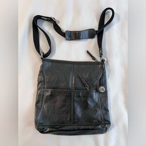 The Sak Iris Black Leather Cross Body Shoulder‎ Bag Women’s Purse-EUC!